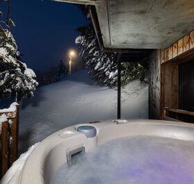 Hot tub outside Chalet Sakami in Avoriaz