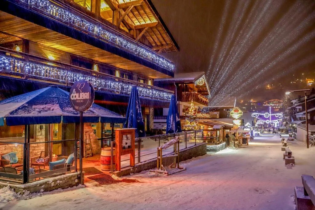 Colibri Cafe lit up with fairly lights in the evening