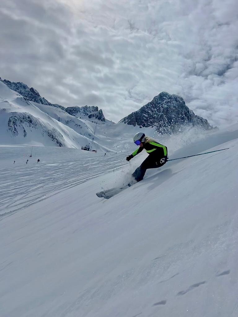 Chemmy Alcott skiing wearing Snow Finel base layer