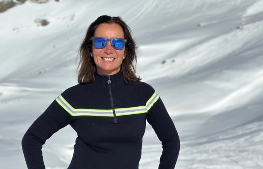 Louise wearing Snow_Finel_Womens_Avoriaz_Navy_Green_Ski_Jumper
