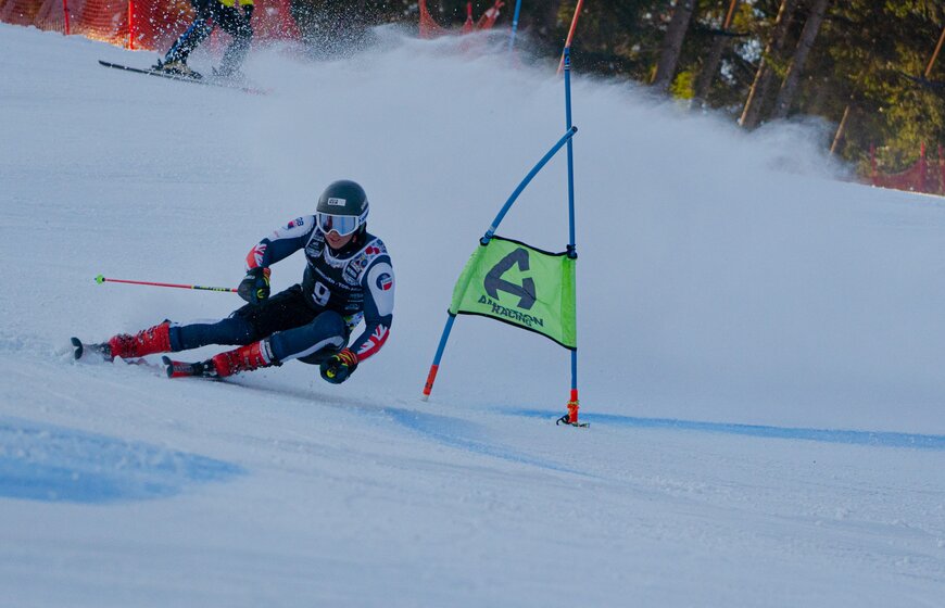 VIP SKI sponsored skier Max Laughland skiing around a slalom gate in a ski race
