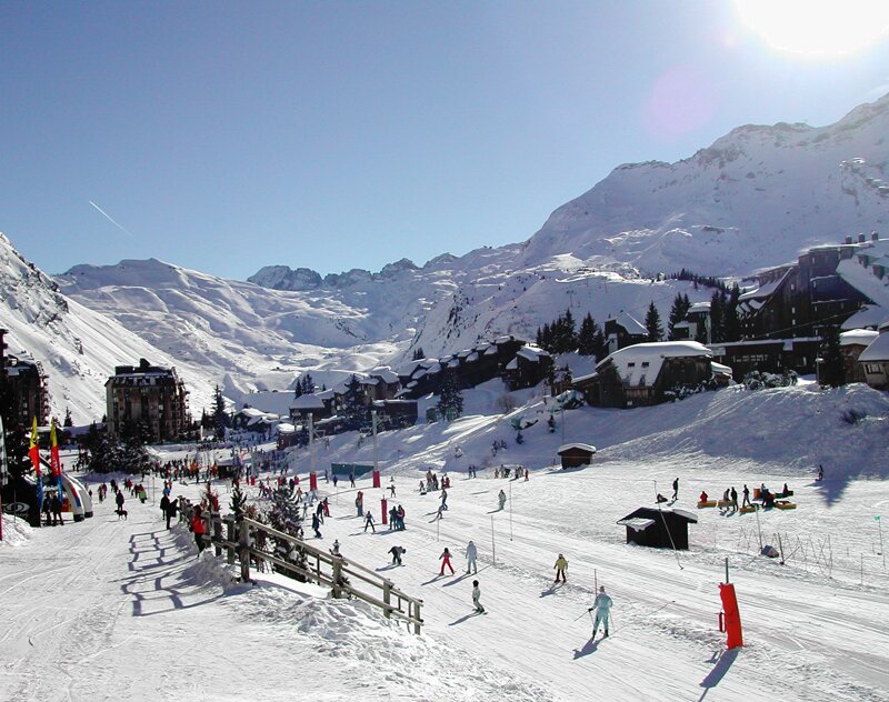Beginner draglift ski area in Avoriaz on a sunny day