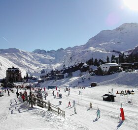Beginner draglift ski area in Avoriaz on a sunny day